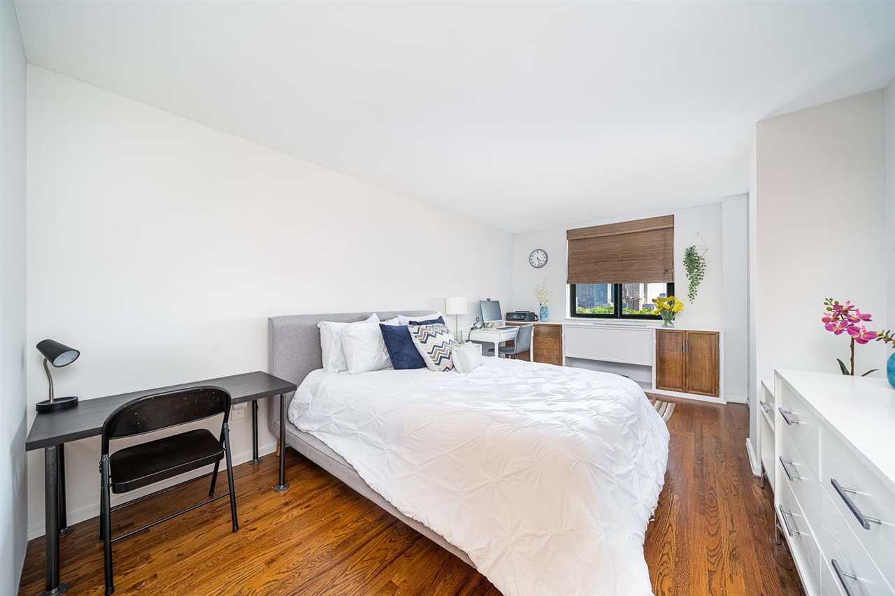 205 10TH ST Unit: 7W