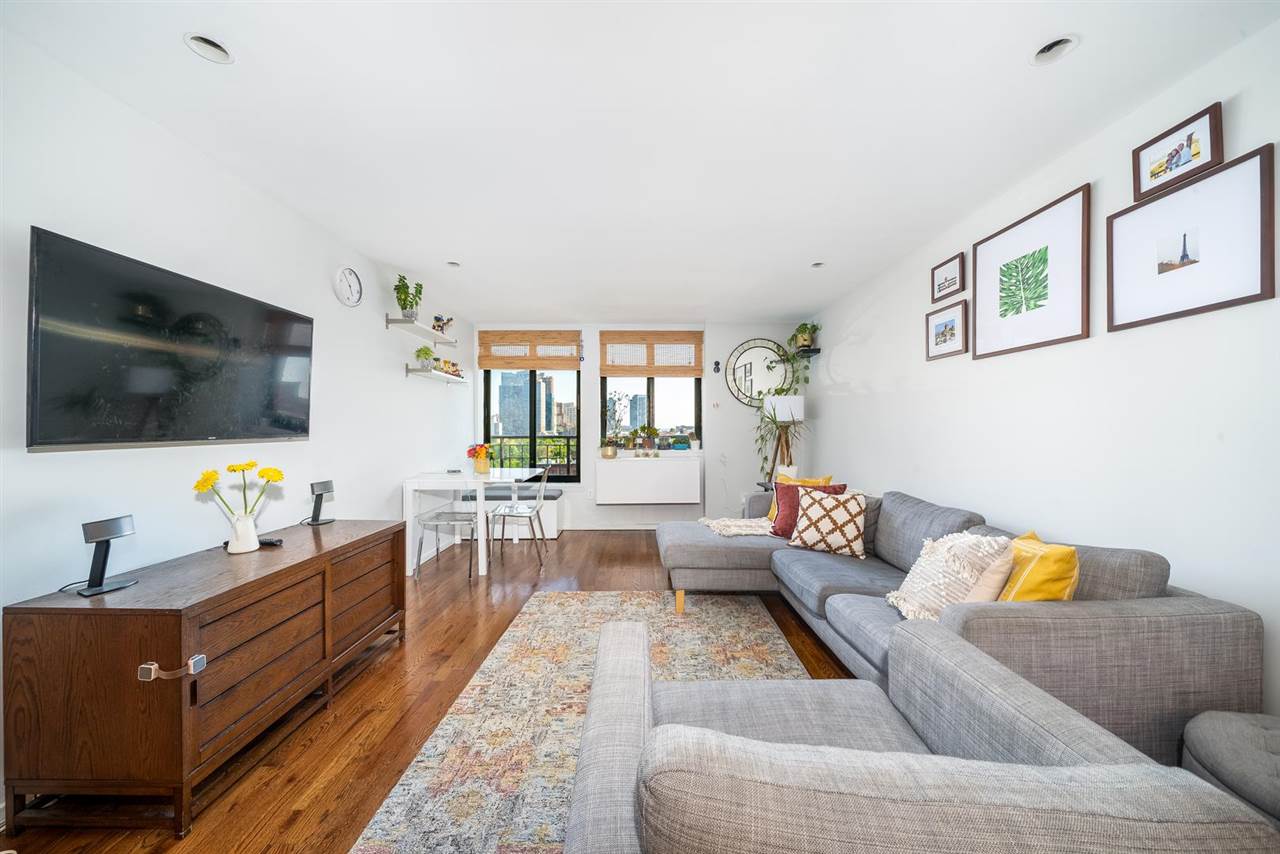 205 10TH ST Unit: 7W