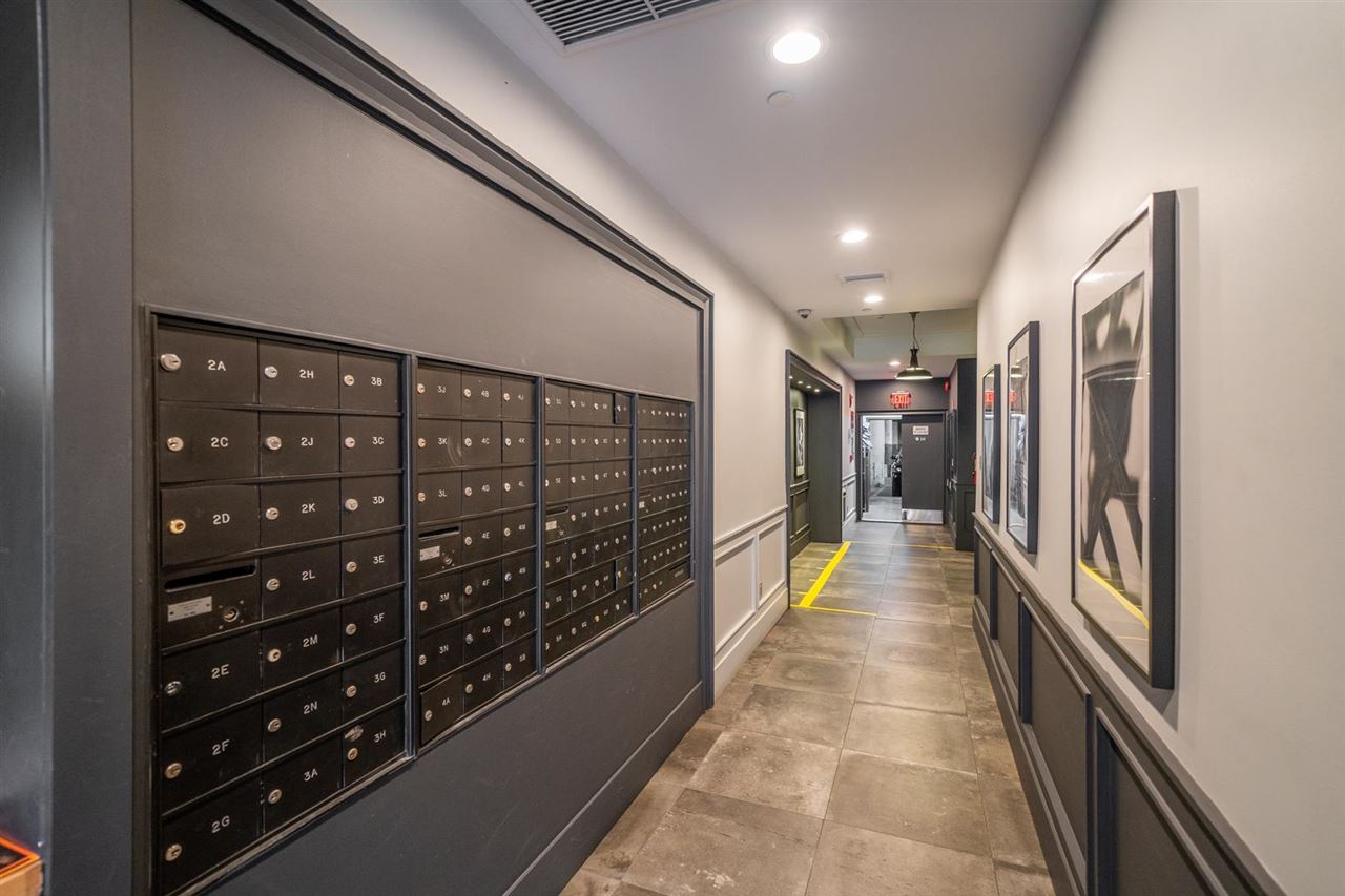 205 10TH ST Unit: 7W