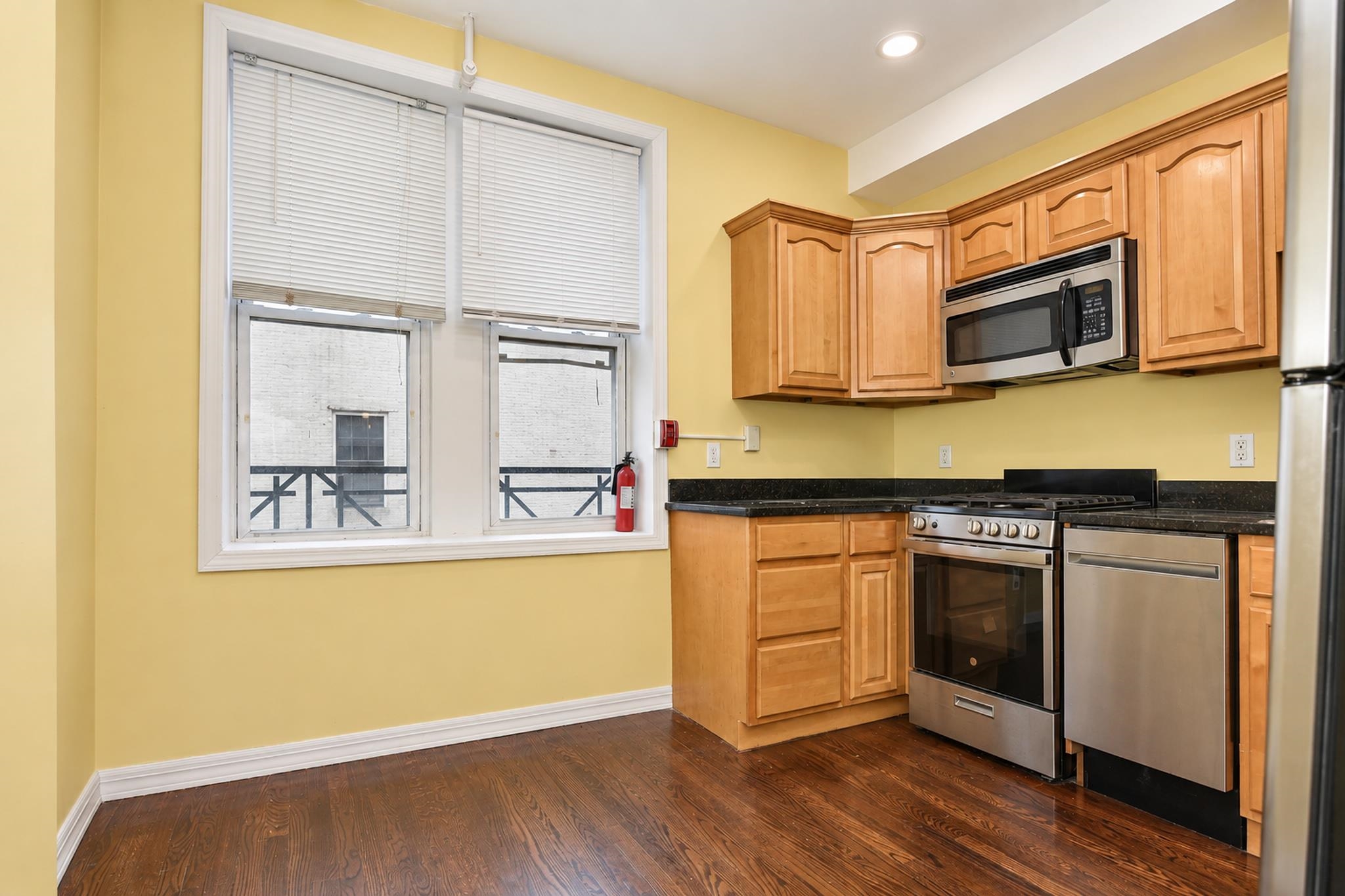 231 GRAND ST Unit: 4L