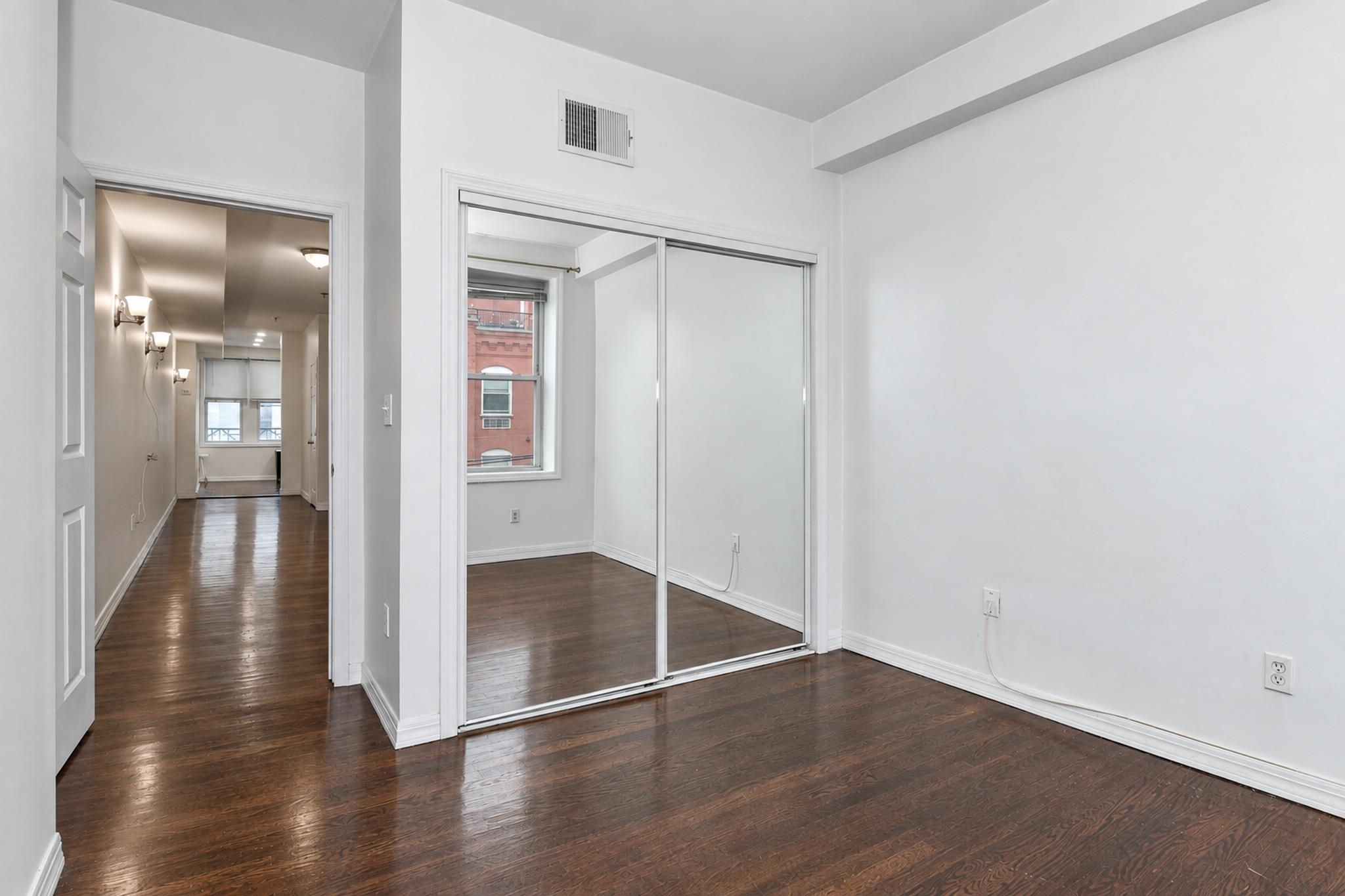 231 GRAND ST Unit: 4L