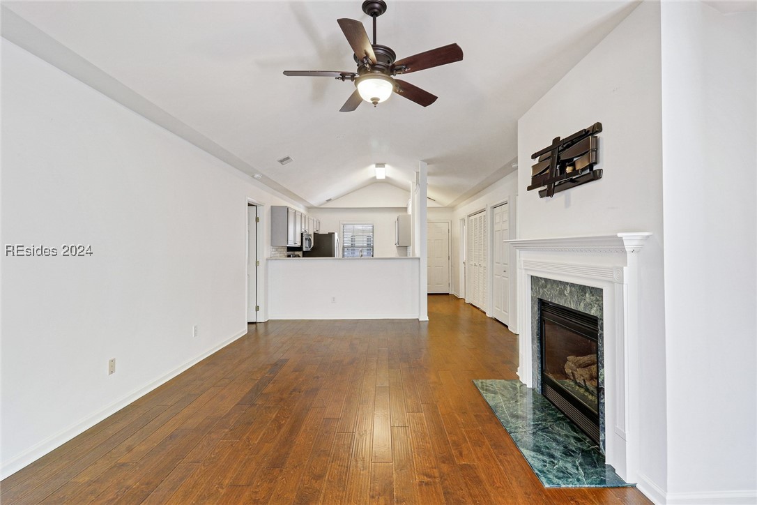 30 Valencia Drive 8A