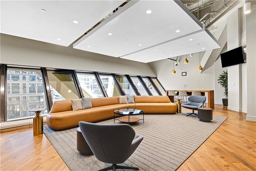 1101 Walnut Street Unit: 1801