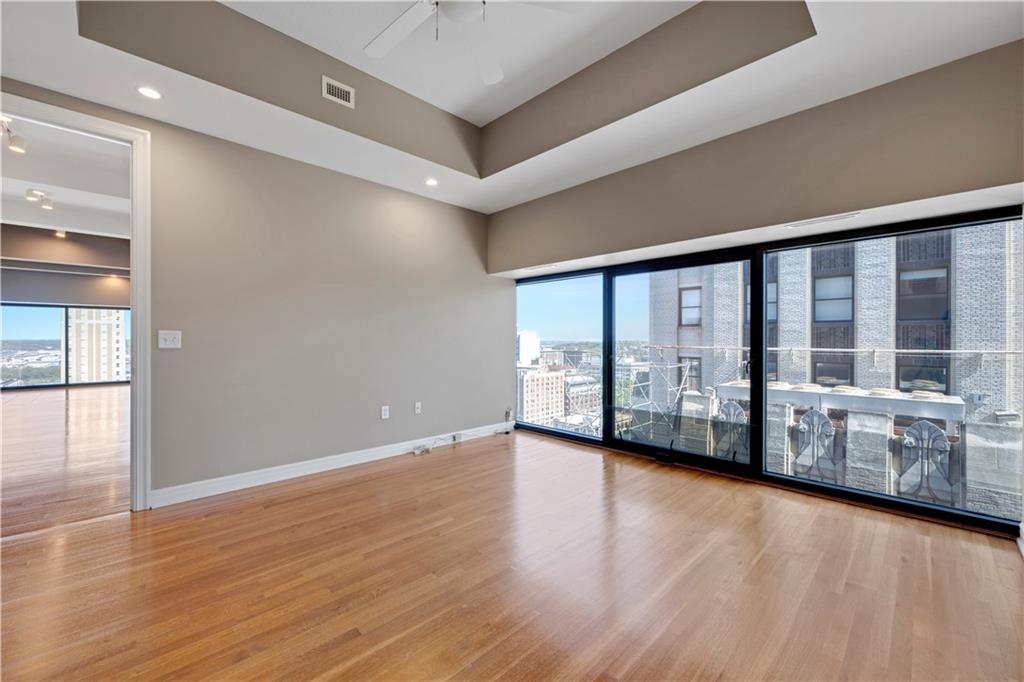 1101 Walnut Street Unit: 1801