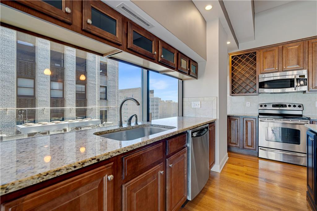 1101 Walnut Street Unit: 1801