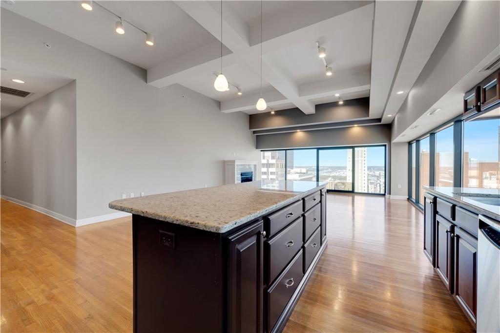 1101 Walnut Street Unit: 1801