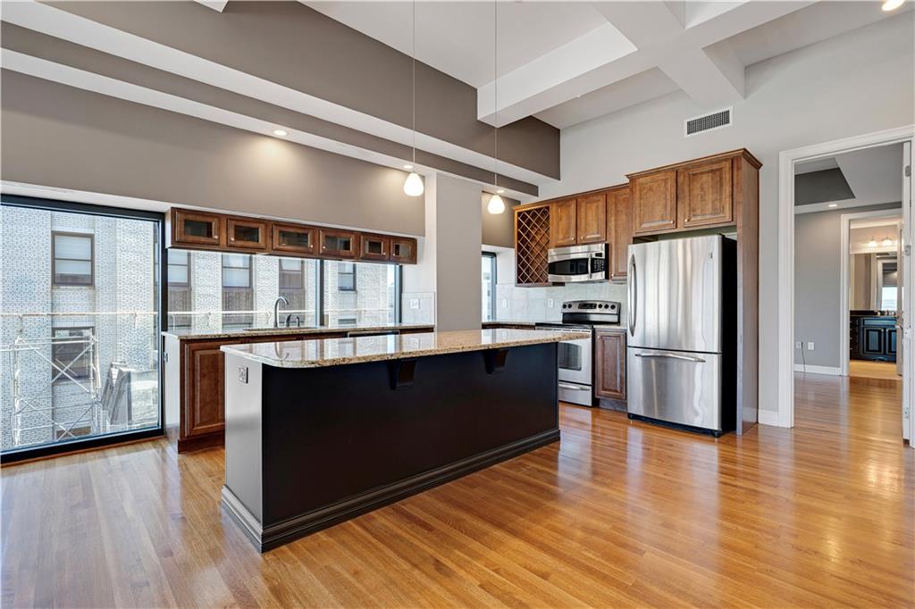 1101 Walnut Street Unit: 1801