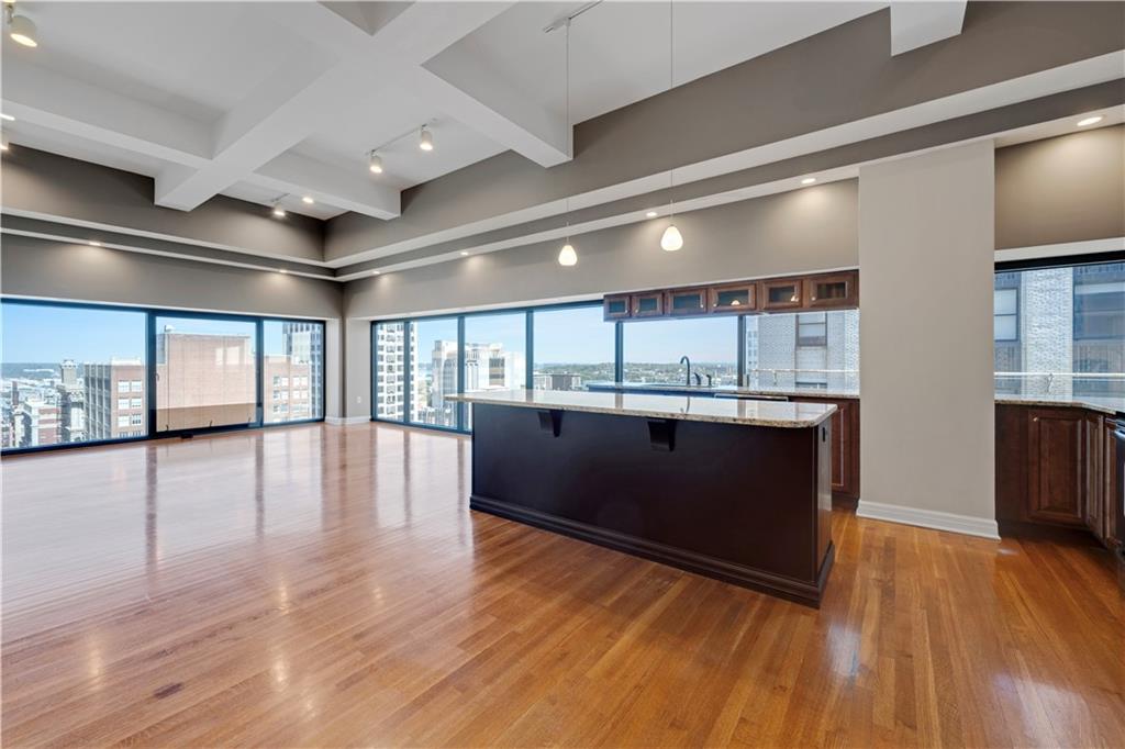 1101 Walnut Street Unit: 1801