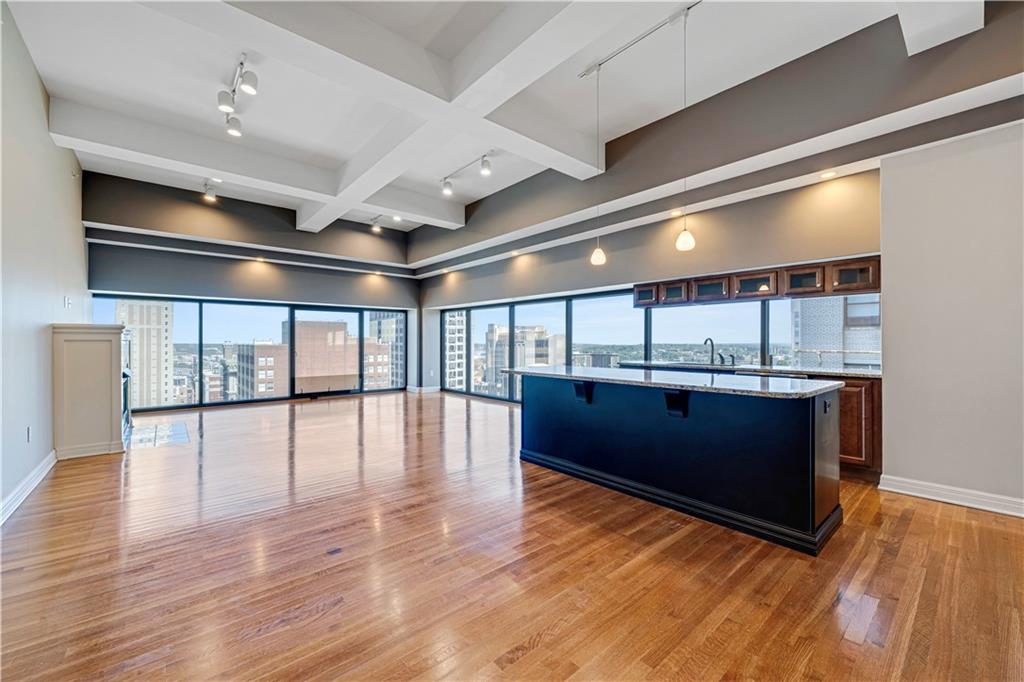 1101 Walnut Street Unit: 1801