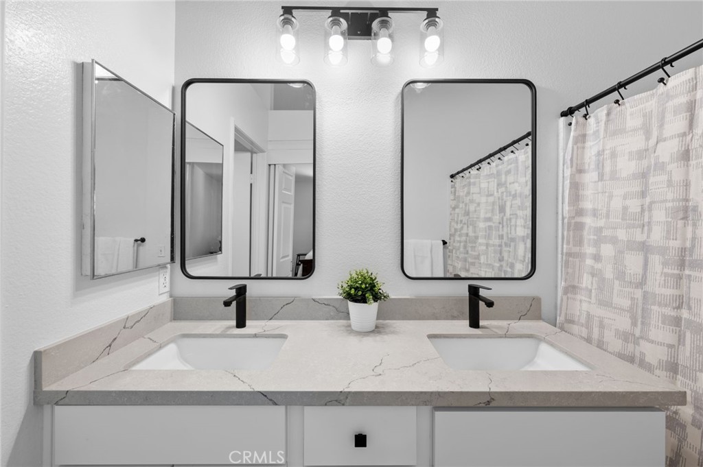 32989 Rossman Circle