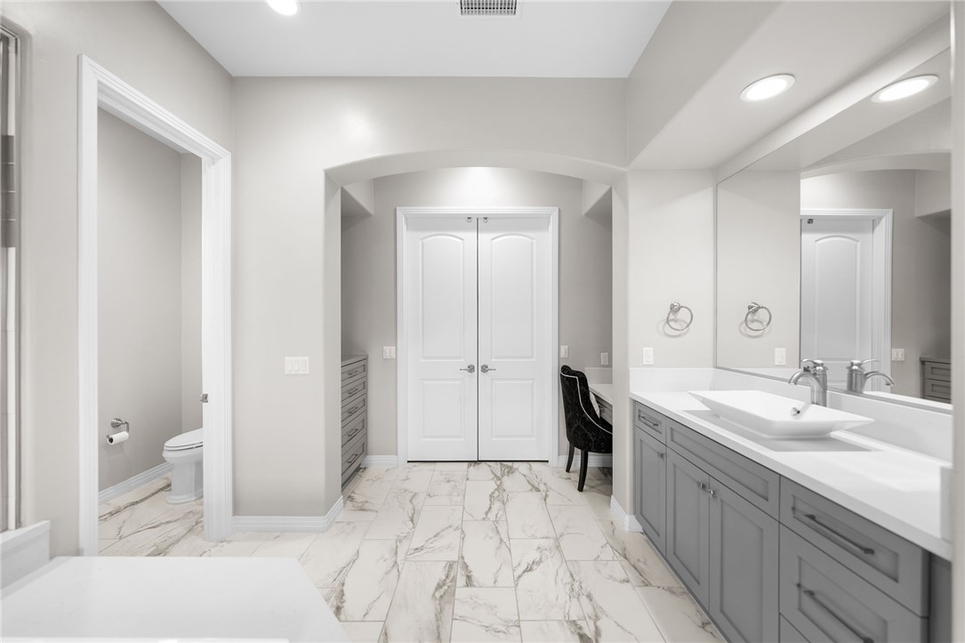 41779 Knoll Vista Lane