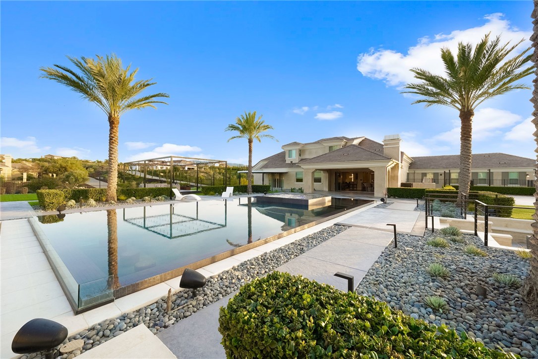 41779 Knoll Vista Lane