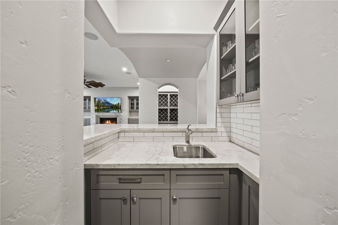 41779 Knoll Vista Lane