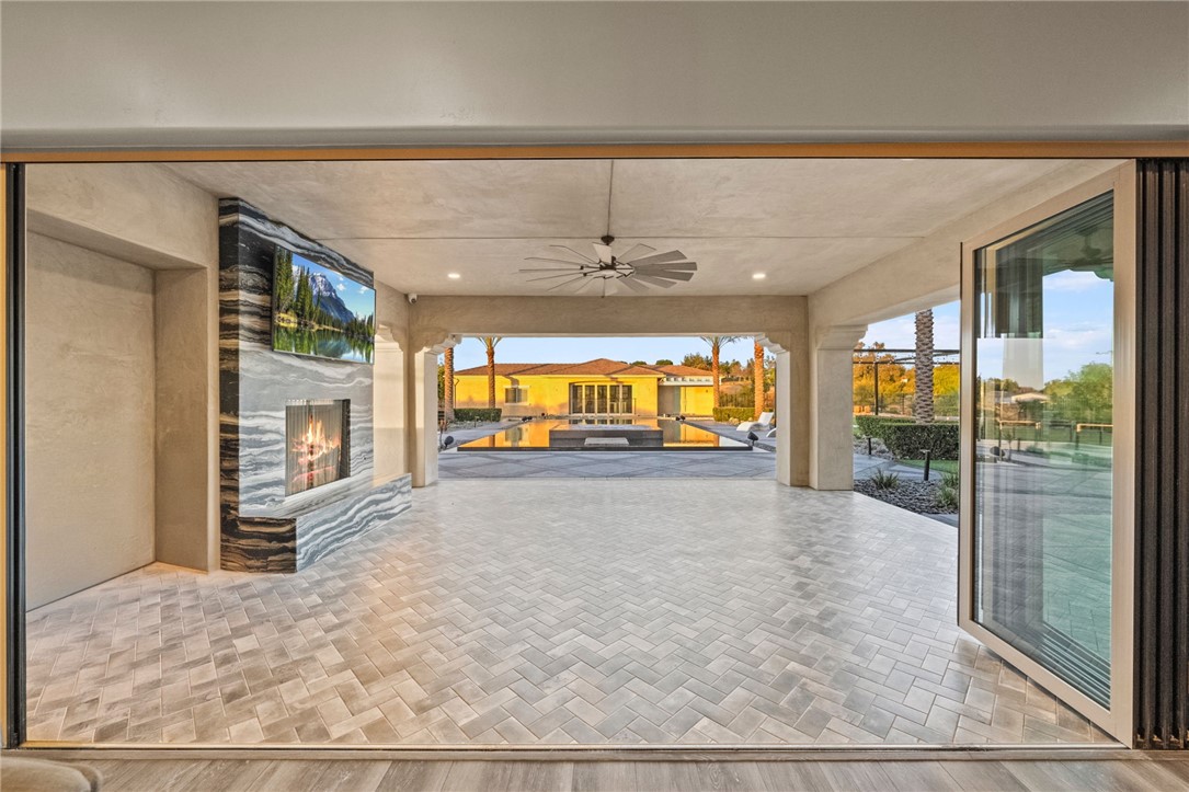 41779 Knoll Vista Lane