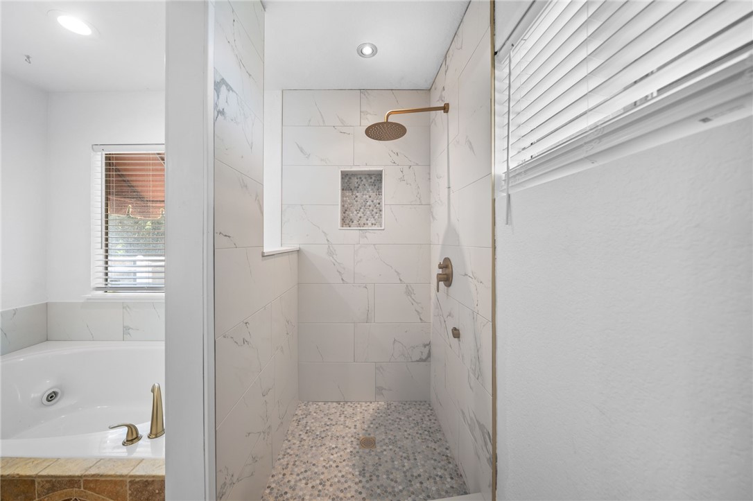 2430 Trail Court