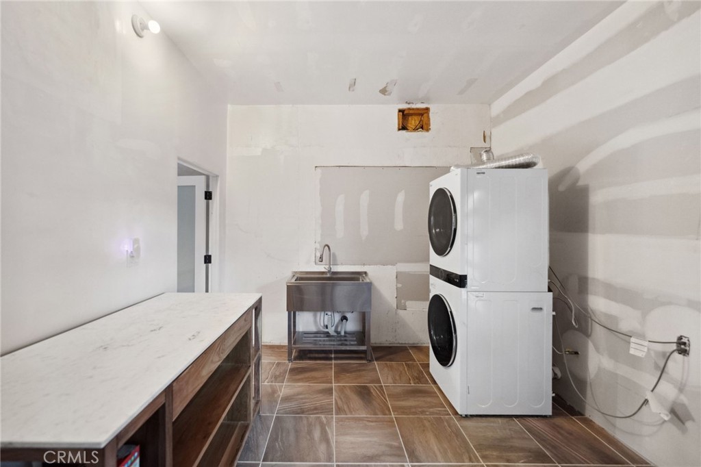 44310 Calle Bernardo