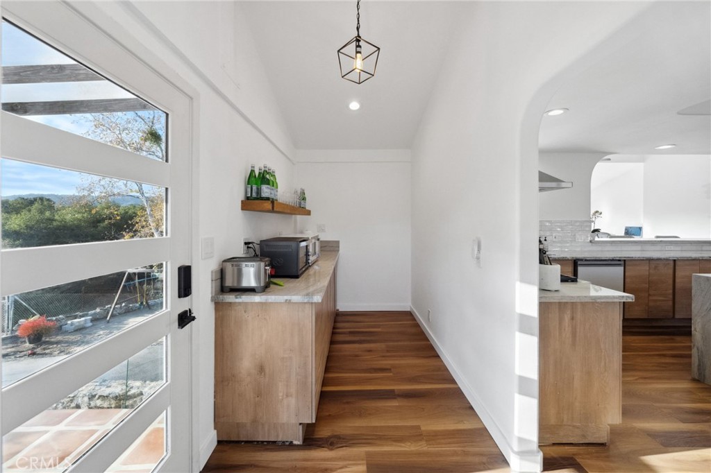 44310 Calle Bernardo