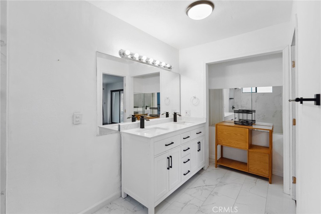 44310 Calle Bernardo