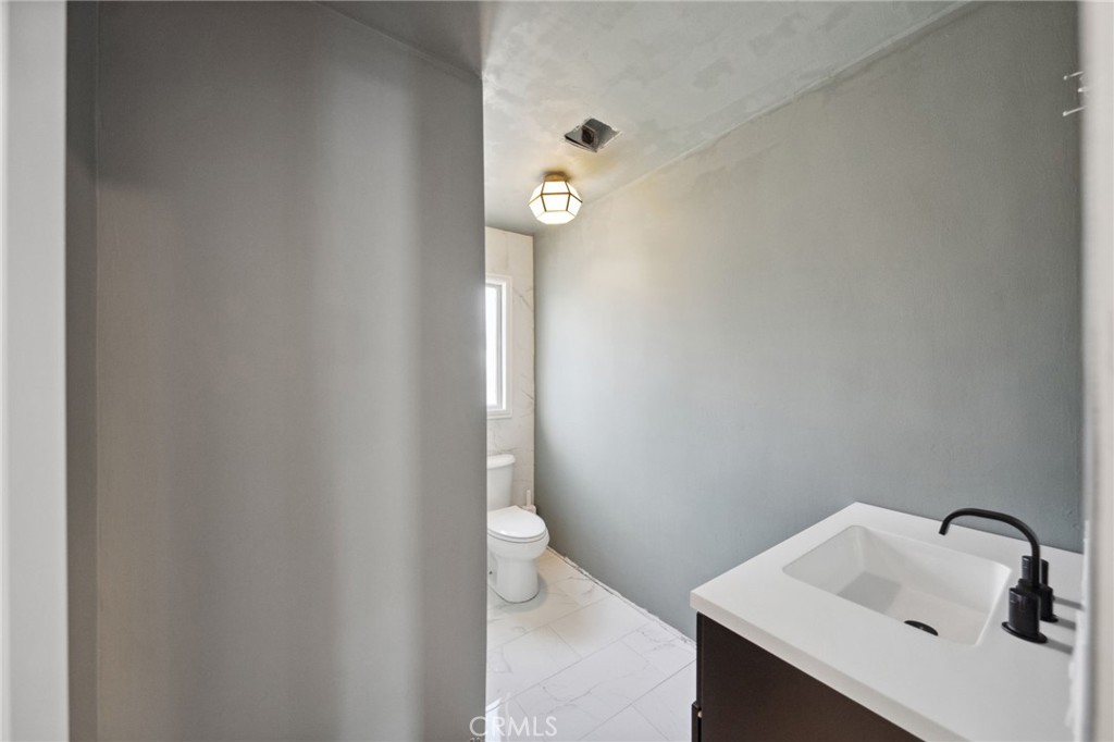 44310 Calle Bernardo