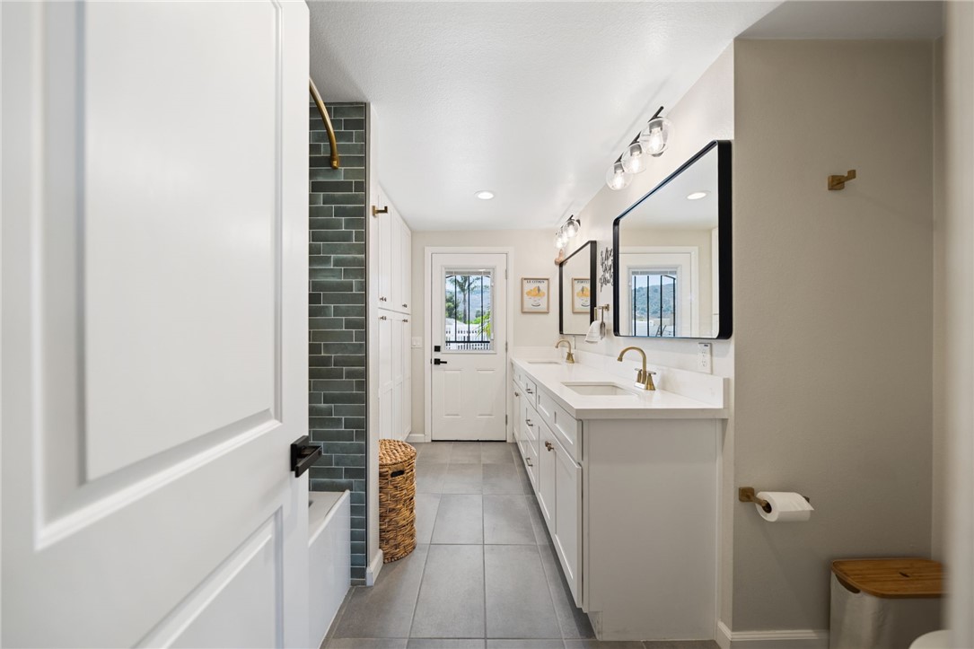 28885 E Vallejo Avenue