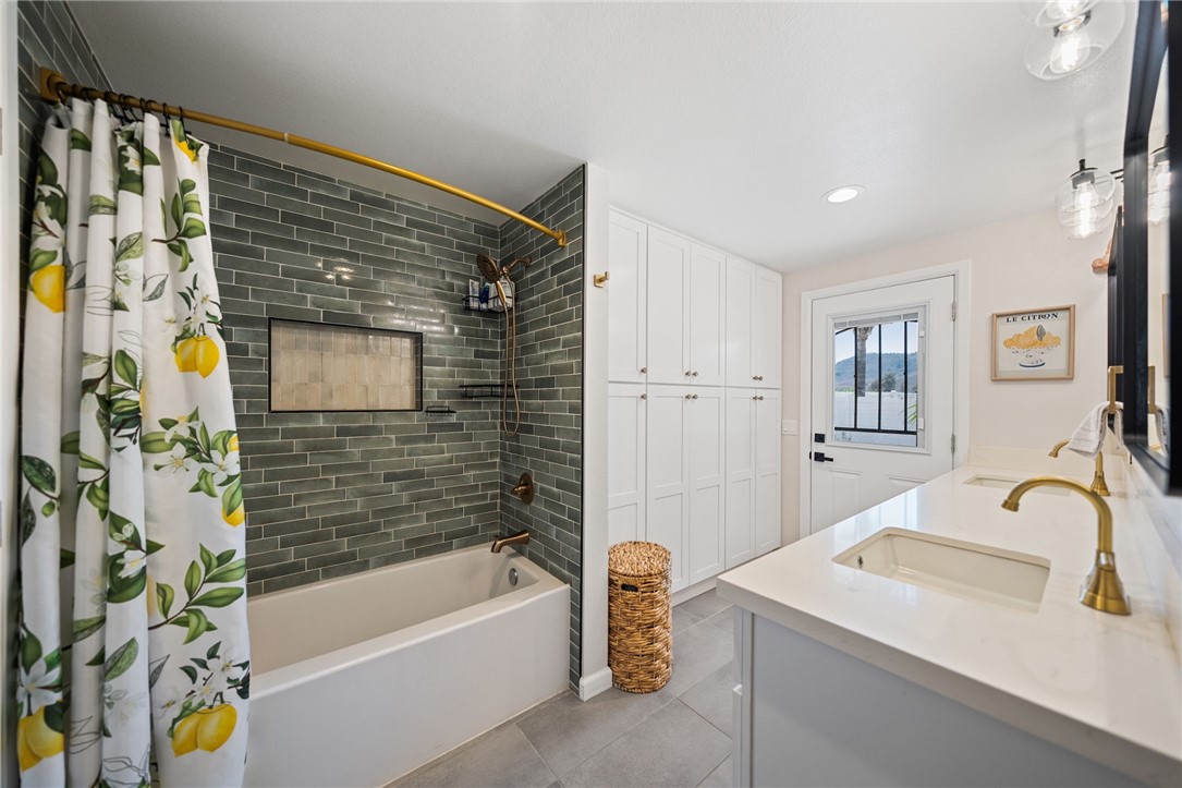 28885 E Vallejo Avenue