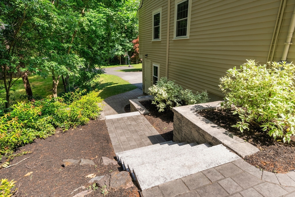 15 Saddle Ridge Rd