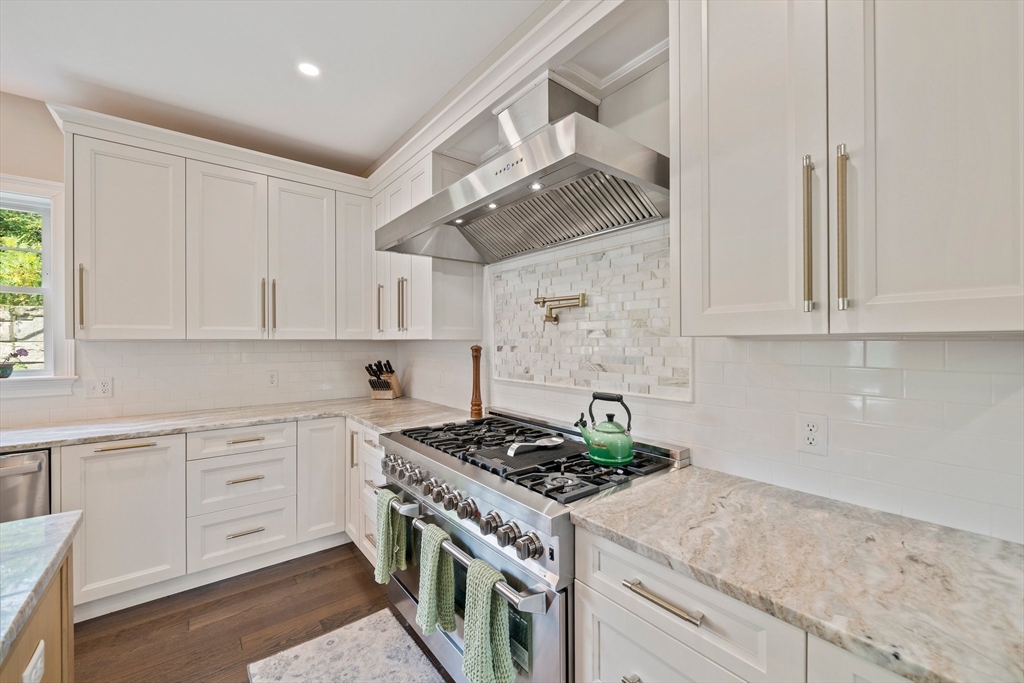 684 Holly Rd
