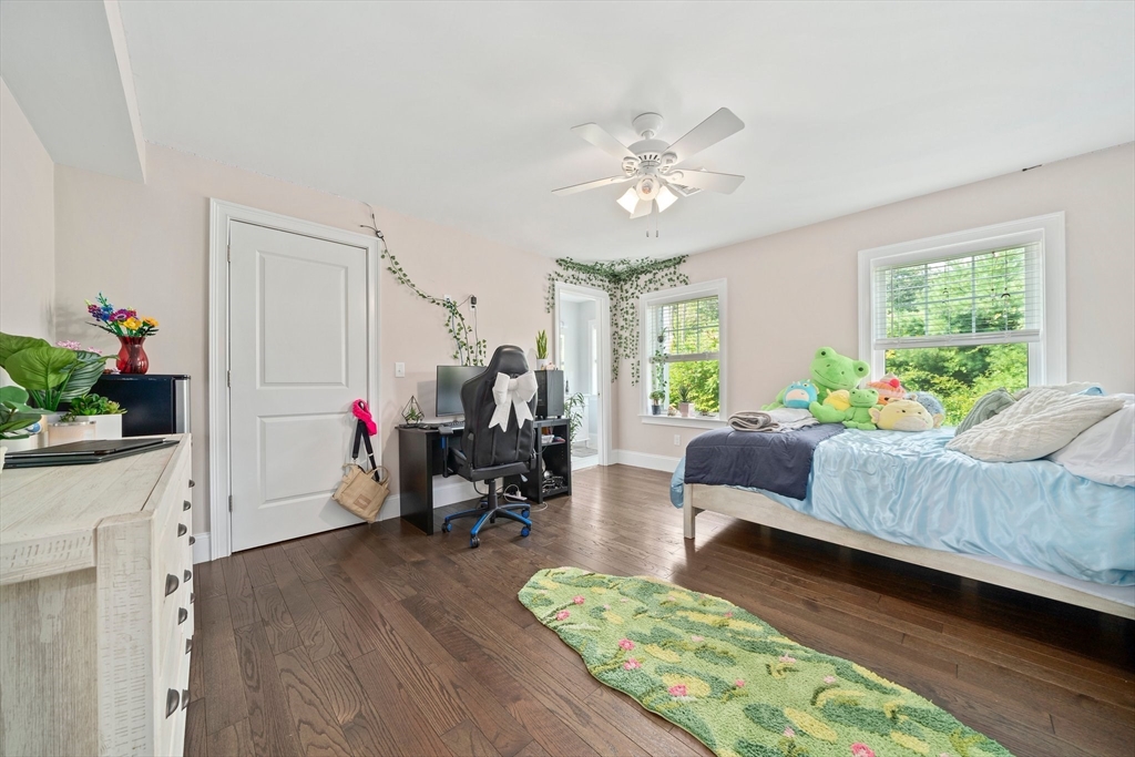 684 Holly Rd