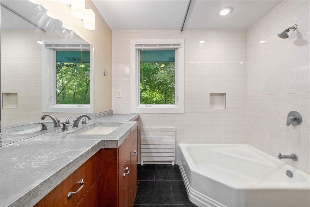 5 Greystone Rd