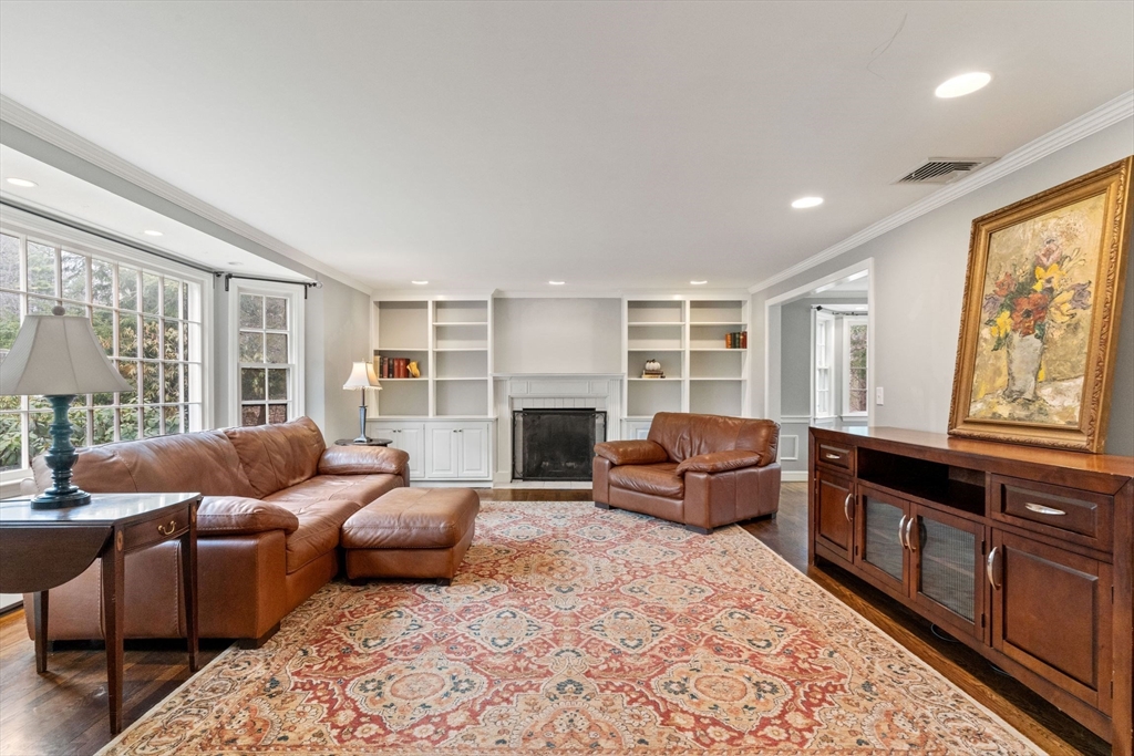 3 Surrey Ln
