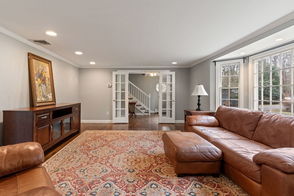 3 Surrey Ln