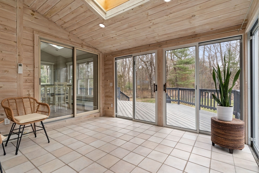 3 Surrey Ln