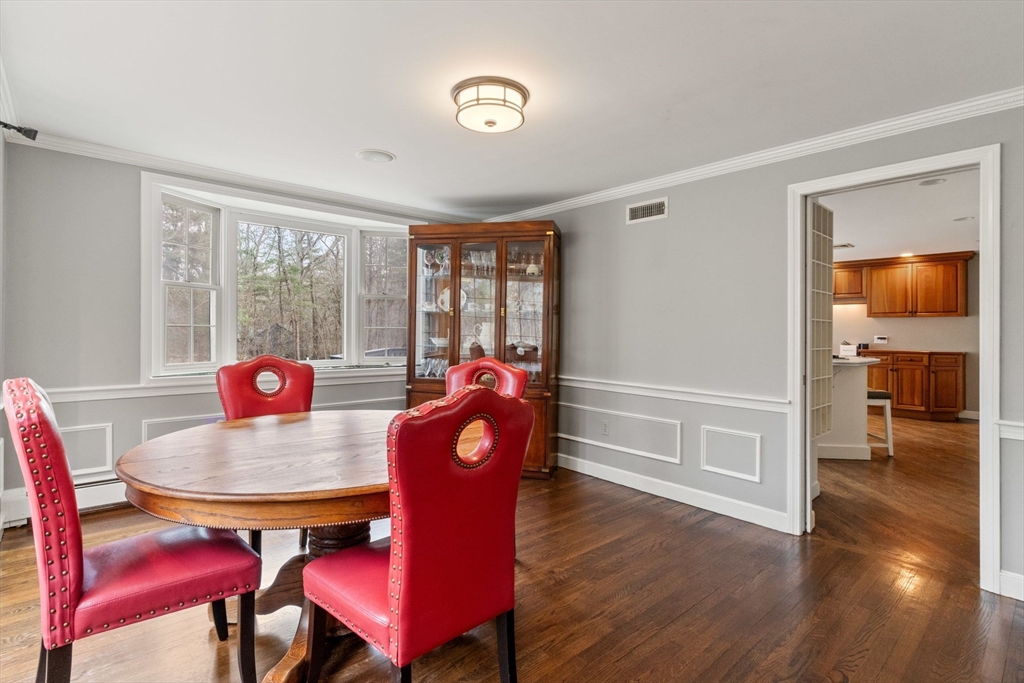 3 Surrey Ln