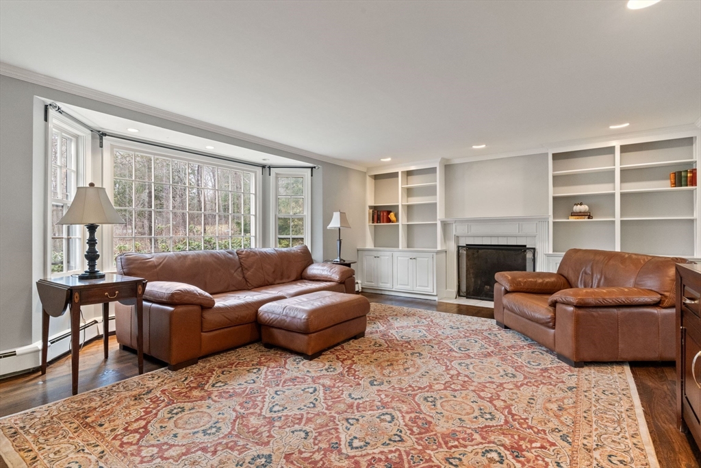 3 Surrey Ln