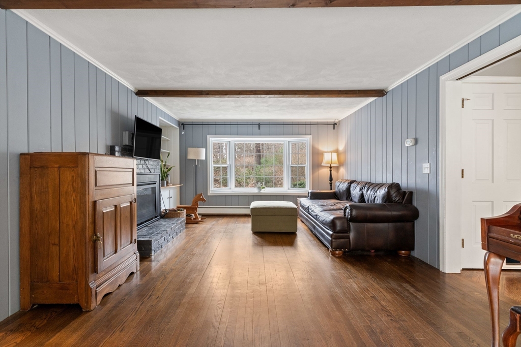 3 Surrey Ln