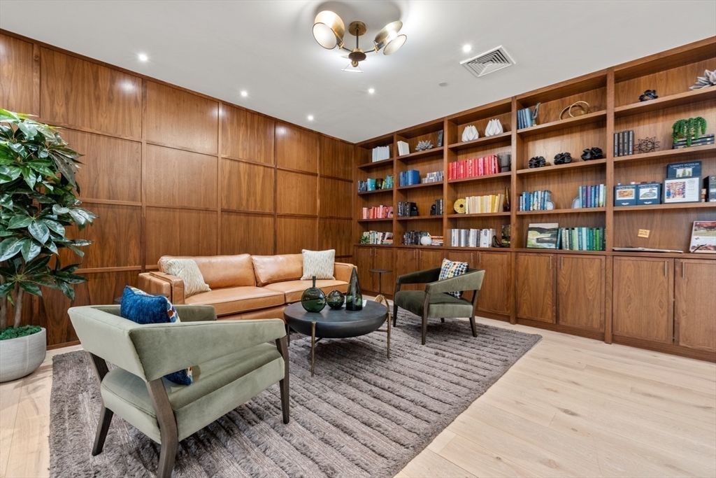 148 Weston Rd # 208