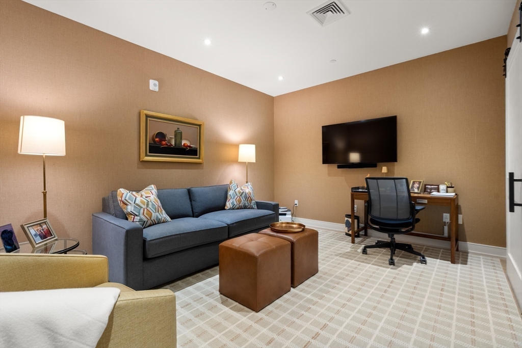 148 Weston Rd # 208