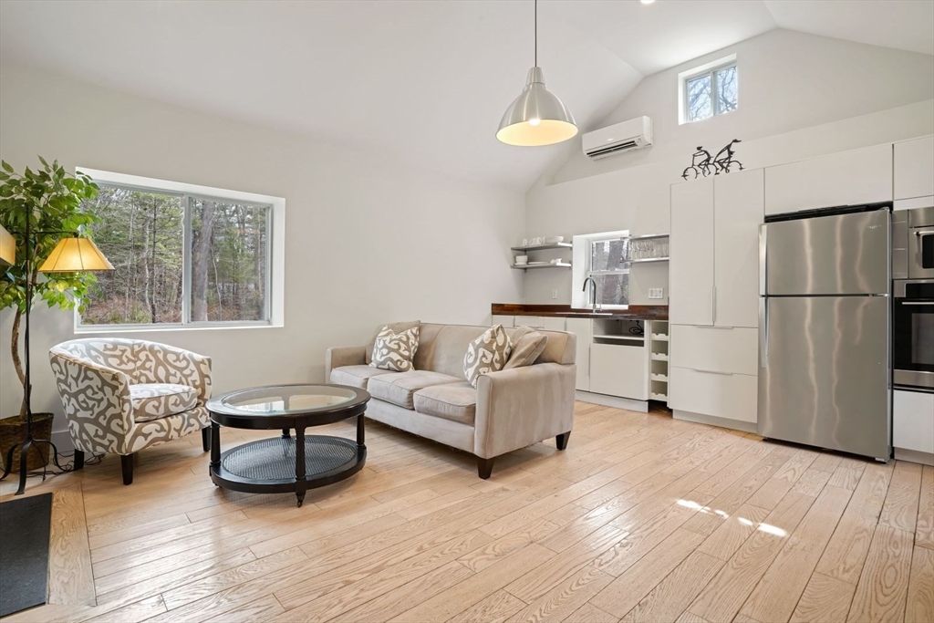 3 Riverside Dr