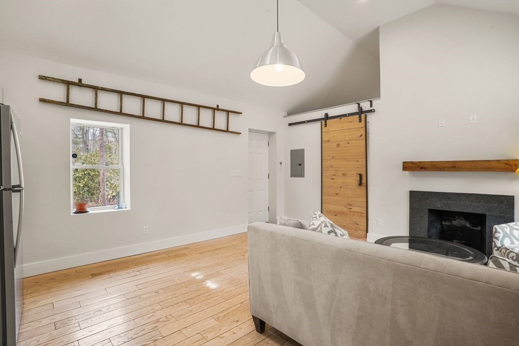 3 Riverside Dr