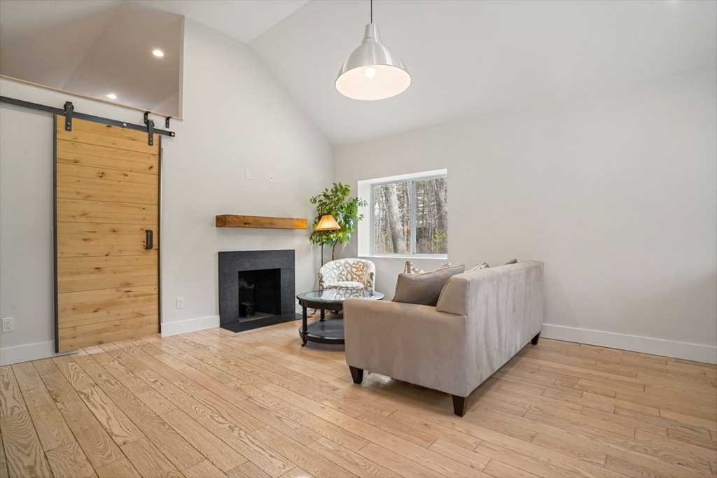3 Riverside Dr