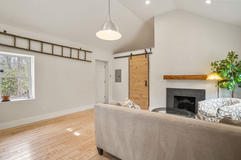 3 Riverside Dr