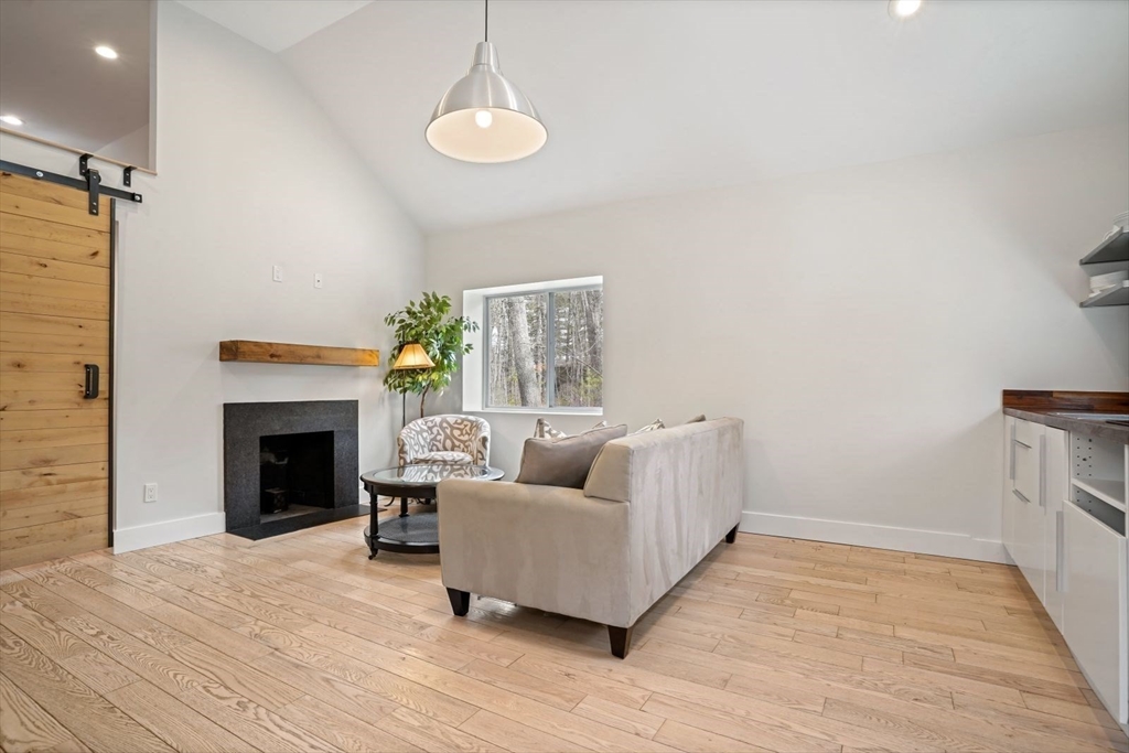 3 Riverside Dr
