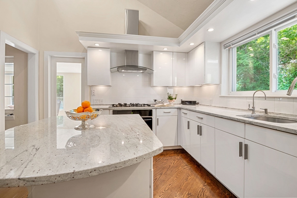 6 Wareland Rd