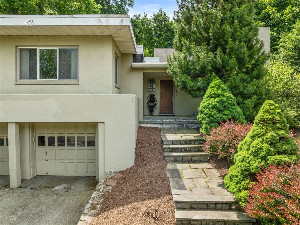 6 Wareland Rd