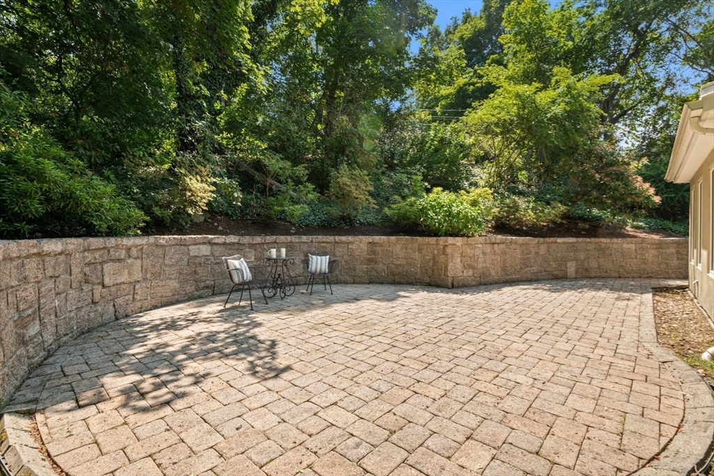 6 Wareland Rd