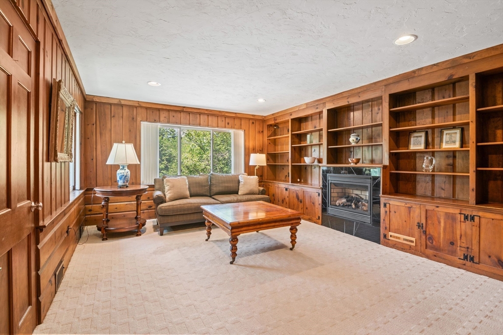 6 Wareland Rd