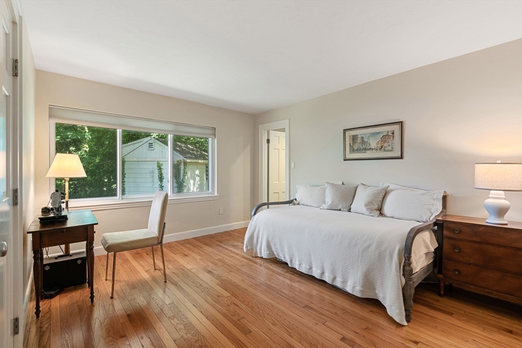 6 Wareland Rd