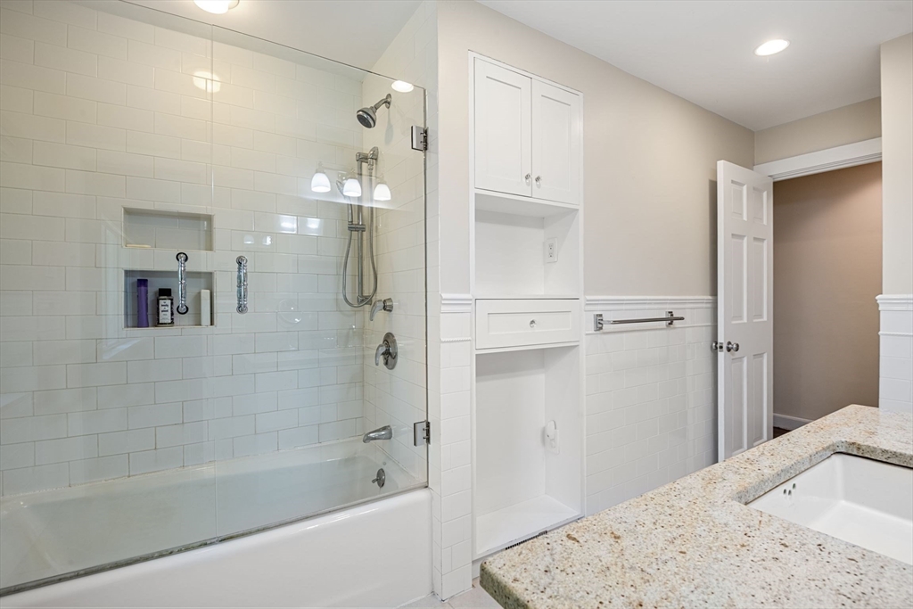 6 Wareland Rd