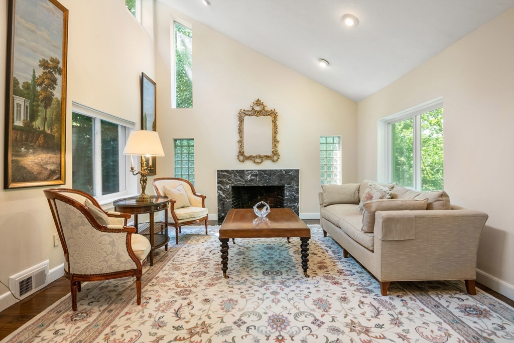 6 Wareland Rd