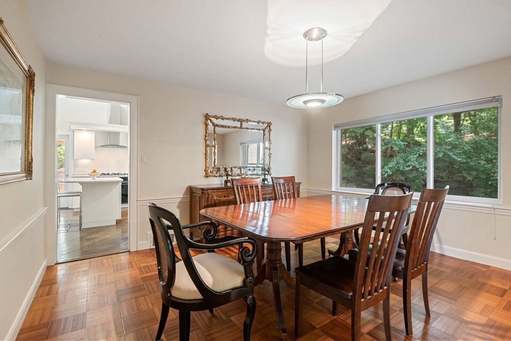 6 Wareland Rd